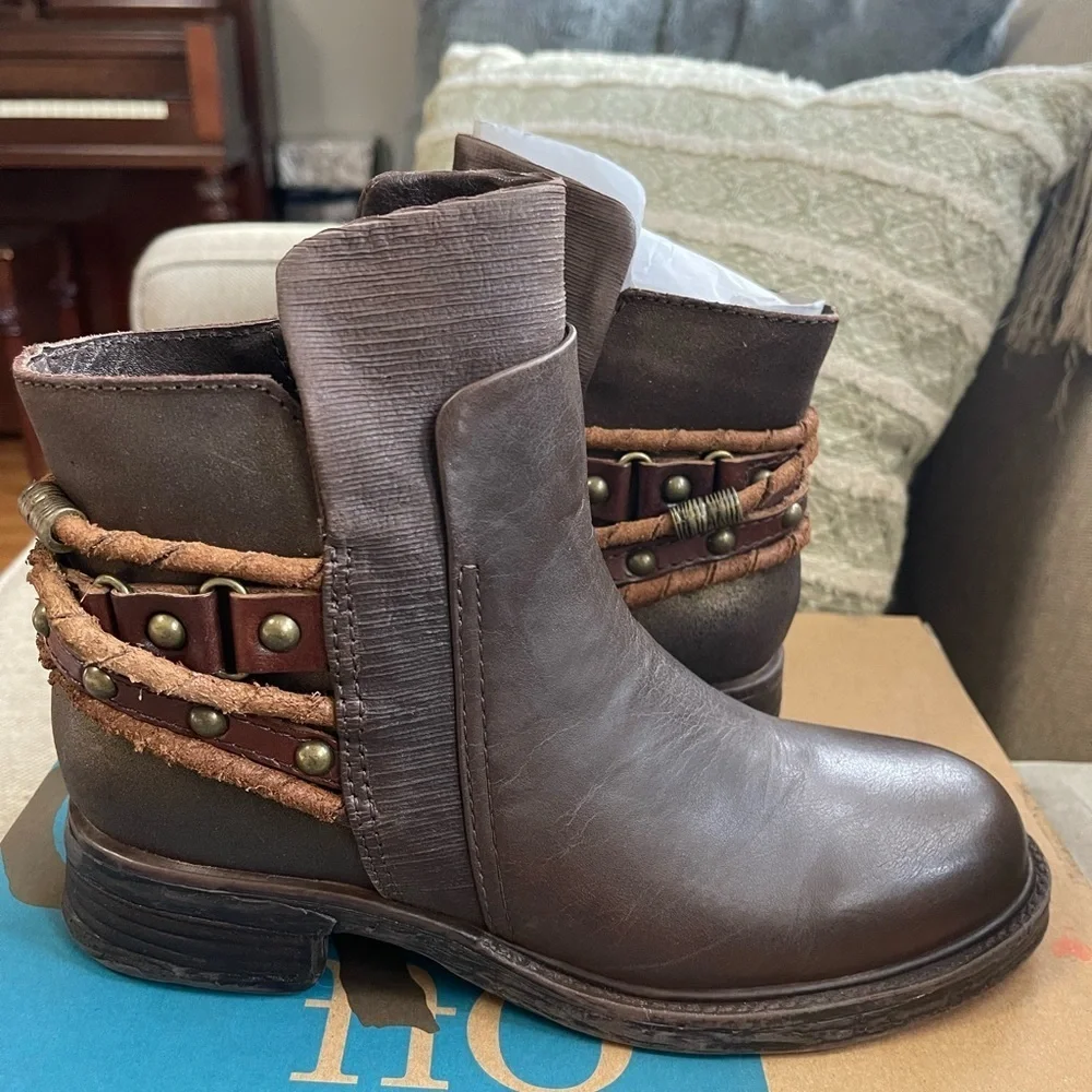 BIG SALE!! New OTBT Brown leather boots sz 6.5 $160